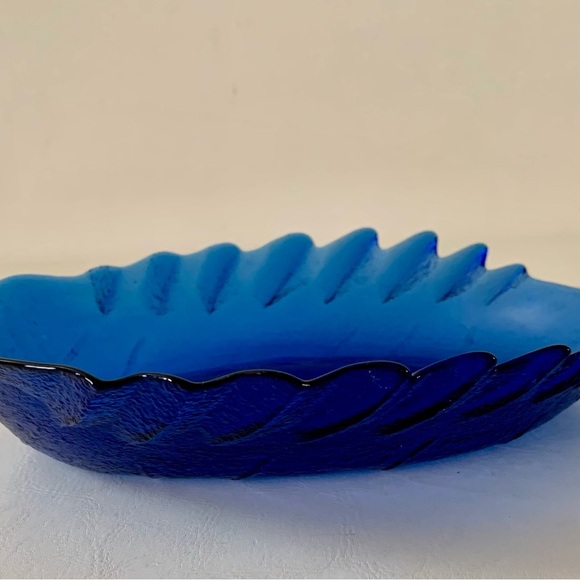 Vintage Cobalt Blue Glass Leaf Shape Serving Bowls Of 4 - Picture 6 of 14